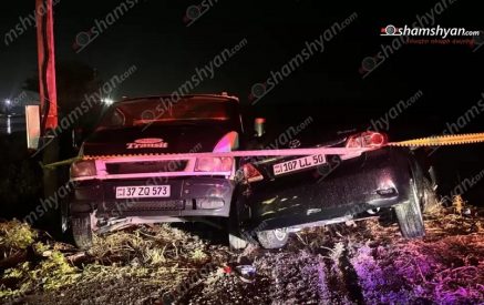Վարչապետի աշխատակազմի հաշվեկշռում հաշվառված ավտոմեքենան անհայտ հանգամանքներում դուրս է եկել երթևեկելի գոտուց և բախվել ավտոքարշակին․ Shamshyan.com