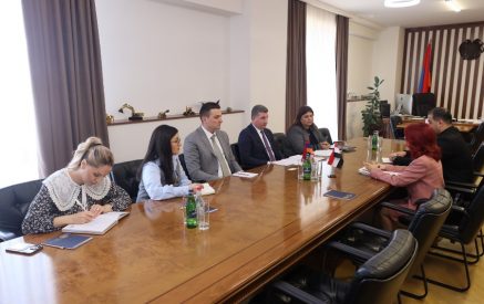 Սանոսյանը և Սիրիայի դեսպանը քննարկել են օդային և երկաթուղային հաղորդակցության բնագավառի համագործակցությանն առնչվող հարցեր