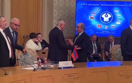 Մհեր Գրիգորյանը մոտ 10 րոպե զրուցել է Ադրբեջանի փոխվարչապետ Էյուբովի հետ` ԱՊՀ տնտեսական խորհրդի նիստում