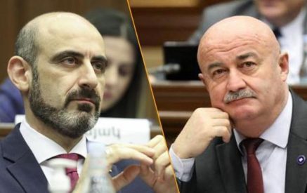 Զեյնալյանը հնազանդվել է` անմիջապես երեկ հրաժարական տալով, Աղազարյանը դիմադրում էր. «Հրապարակ»
