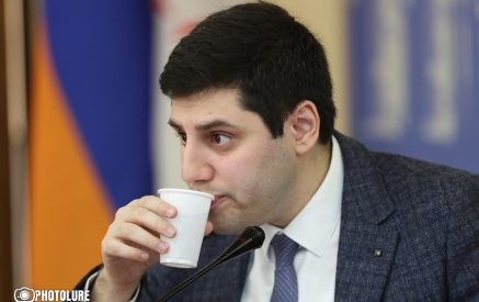 Տպավորություն է՝ ինչ-որ մեկի կամքին հակառակ կամ իրենից անհայտ հանգամանքներում մտել իր տանն ապրում եմ. Երեւանի փոխքաղաքապետ