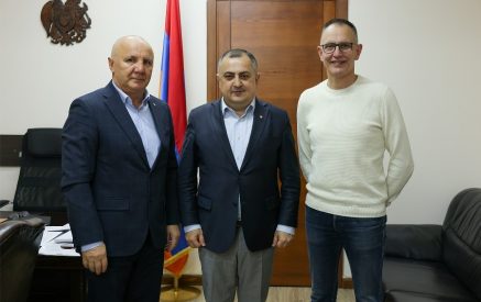 Կարեն Գիլոյանն ընդունել է զինվորականների ըմբշամարտի աշխարհի 37-րդ առաջնության մրցավարական պատվիրակներին