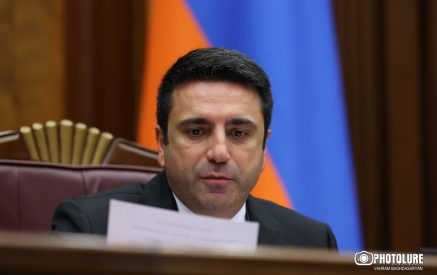 Ալեն Սիմոնյանը պարգևատրել է ԱԺ-ի աշխատակազմի պետական ծառայողներին եւ աշխատողներին, աշխատակազմի ղեկավար-գլխավոր քարտուղար