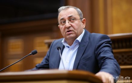 «Իրականում խոսքը գնում է հարկային համակարգը աղավաղելու եւ փոքր ու միջին բիզնեսի հերն անիծելու մասին»․ Արծվիկ Մինասյան