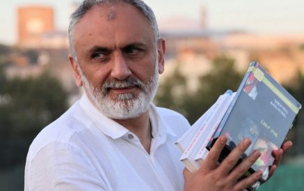 Արմեն Մարտիրոսյանը հիմա էլ գիտական ատենախոսություն է գրում. «Էս հեծանիվը գիտնականները վաղուց են հորինել, պարզապես` Հայաստանի հեծանիվի ակը ծակ է, շղթան յուղած չէ, ղեկը ծուռ է…»