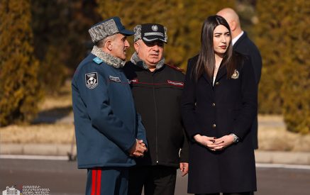 Ոստիկաններն ու փրկարարներն անցել են ուժեղացված ծառայության. ՆԳ նախարարը հետևել է անձնակազմի շարային ստուգատեսին