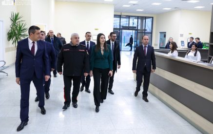 Հանձնարարվել է ինտենսիվ աշխատանքով կրճատել հերթերի տևողությունը, բացառել կոռուպցիոն որևէ դրսևորում. Արփինե Սարգսյանն այցելել է ՆԳՆ ենթակա ծառայությունների Արարատի մարզի ստորաբաժանումներ