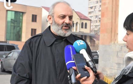 Բագրատ սրբազան. «Էդգար Ղազարյանը, հունիսի 12-ի, բոլոր կալանքների դեպքերով, որոնք խորքում նաեւ քաղաքական բնույթ են կրում, դատարաններում մենակ չպիտի մնան ոչ մի դեպքում»