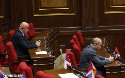 Նախագահի նախկին թեկնածու Հովիկ Աղազարյանը կդառնա՞ վարչապետի թեկնածու