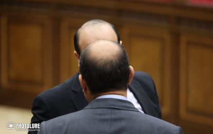 «ՔՊ-ն կողմ քվեարկեց մի փաստաթղթի, որով հաջորդ տարի բոլորիդ վզին ավելանալու են պետական պարտքը, տուրքերն ու հարկերը»․ խորհրդարանն ընդունեց 2025-ի բյուջեն