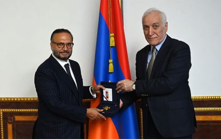 Վահագն Խաչատուրյանն ԱՄԷ նախագահի խորհրդականին հանձնել է Պատվո շքանշան