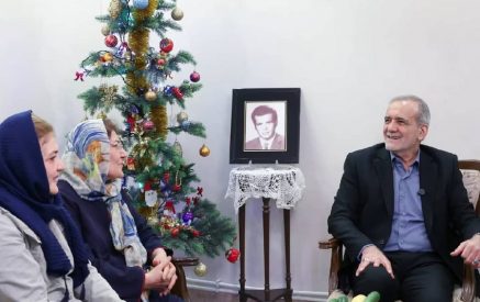 Իրանի նախագահը հանդիպել է երկու հայ նահատակների ընտանիքների հետ