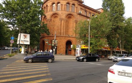 «Նաիրի» կինոթատրոնի շենքը, Չեխովի անվան դպրոցի շենքը եւ ֆիզիկայի ինստիտուտի շենքը ստացել են տեղական նշանակության նորահայտ հուշարձանների կարգավիճակ