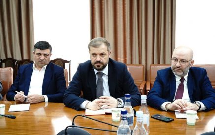 Աշխատանքային քննարկում՝ նվիրված Կումայրի պատմական փողոցների վերակառուցման աշխատանքներում առկա թերությունների շտկմանը