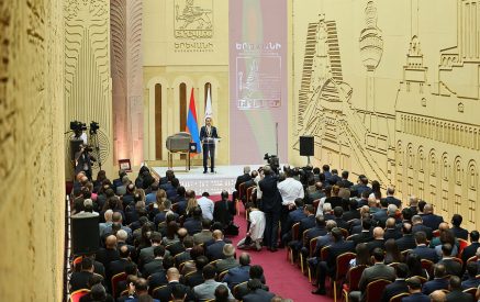 Քաղաքի բյուջեից 21 մլն դրամ տալիս են՝ ֆոտո/վիդեո տեխնիկա են առնում, 7 մլն դրամ էլ տալիս են բիզնես կլասի տոմս են առնում, որ Ավինյանը գնա Լոս Անջելես. ավագանու անդամ