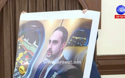 «Ես դիմեցի արհեստական բանականությանը, նկարագրեց քաղաքային իշխանության թալանը՝ Սուրեն Գրիգորյանին եւ Տիգրան Ավինյանին»