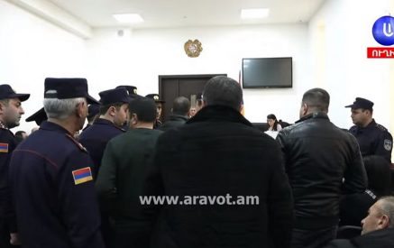 Վիճաբանություն Ազատ գյուղի զինվորական կացարանում զոհված 15 զինծառայողների գործով դատական նիստում
