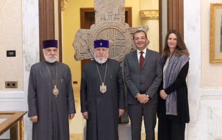 Գարեգին Երկրորդը գոհունակությամբ անդրադարձավ Հայաստանի համար այս  դժվարին ժամանակաշրջանում դեսպան Ալֆոնսո Դի Ռիզոյի իրականացրած ծառայությանը