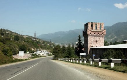 Ուշ, բայց ո՛չ ուշացած. Իջևանը տոնական ձևավորում կստանա
