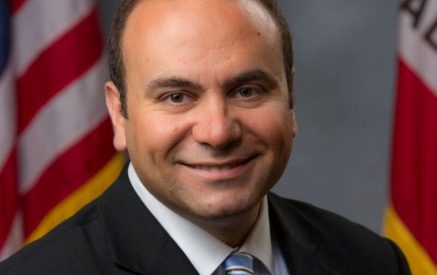 Լոս Անճելըսի քաղաքապետը դրուատեց քաղաքապետական խորհուրդի անդամ Ատրին Նազարեանի գործունէութիւնը