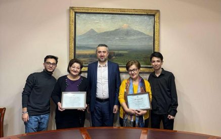 Շնորհակալագրեր են հանձնվել «Լեռնային Ղարաբաղի գրավոր ժառանգության պահպանման ու հանրահռչակման» ծրագրի մասնակիցներին