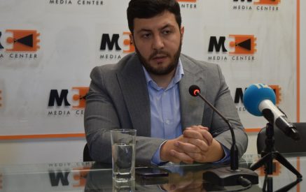 Նախադեպ է դառնում, որ ուժեղ պետությունը կարող է հարձակվել հարեւանի վրա, կտորներ պոկել ու մարսել. Արեգ Քոչինյան