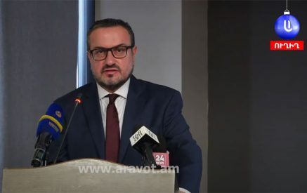 «Շատ լավատես եք, եթե կարծում եք բանակցված պայմանագիրը կապիտուլյացիա է, եթե կարծում եք, որ դա  շատ վատ, ստորացուցիչ պայմանագիր է, բայց որ դրանով ավարտվում է հայ-ադրբեջանական հակամարտությունը». Արման Գրիգորյան