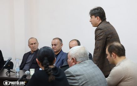 «ԵԽԽՎ-ի օրերը տեղափոխե՞նք, հարգելիներս, քանի որ դատարանն ասում է՝ ես նշանակված դատական նի՞ստ ունեմ». Արմեն Գևորգյանի պաշտպանը՝ նախագահող դատավորին