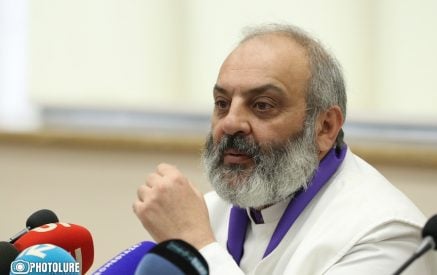 Հայոց ցեղասպանության թեման երբեք քննարկման առարկա չպետք է լինի. Բագրատ Սրբազան