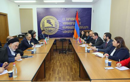 Խուդաթյանն առանձնակի կարևորել է հատկապես Էներգետիկ և ճանապարհաշինության ոլորտներում առկա համագործակցության  խորացման անհրաժեշտությունը