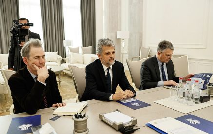Նիկոլ Փաշինյանն ընդունել է Գարո Փայլանին, Յուջին Ռումերին և Թոմաս դե Վաալին