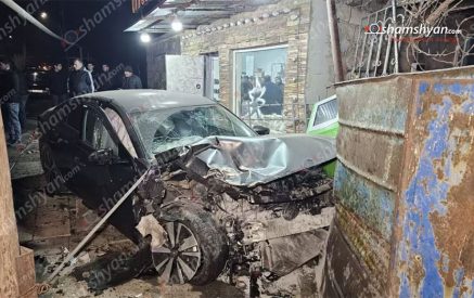 Բախվել են «Honda»-ն ու «Nissan»-ը. վերջինը բախվել է գազախողովակի սյանը, ապա բախվել խանութի պատին ու կոտրել վճարային տերմինալը. shamshyan.com