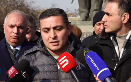 Հորինում է ինչ-որ թեզեր, որոնց ներքո բավարարում է բանակը կազմաքանդելու՝ թշնամիների պահանջը. Մենուա Սողոմոնյանը՝ Փաշինյանի մասին