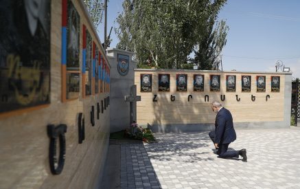 «Երբ ասում ենք՝ հերոսները Եռաբլուրում են, դա նշանակում է, որ ապրողների մեջ հերոսներ չկան». ըստ Փաշինյանի՝ հերոսությունը պետք է առօրեականացվի