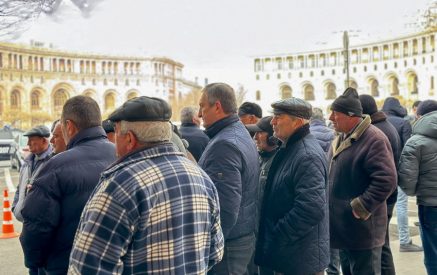 Իրենք լավ էլ գիտեն՝ օլիգարխներից ով ինչ է ներկրում, իսկ մենք ընդամենը հացի փող ենք աշխատում. Շրջհարկի դեմ բողոքող առեւտրական