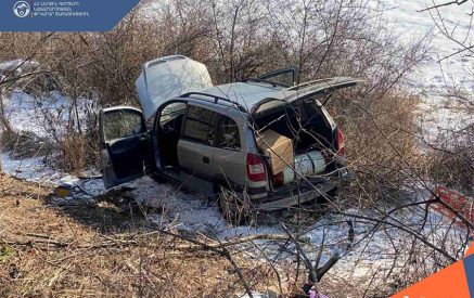 Սպիտակ-Գյումրի ավտոճանապարհին «Opel» մակնիշի ավտոմեքենան դուրս է եկել ճանապարհի երթևեկելի հատվածից և ընկել մոտակա ձորը