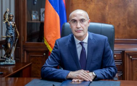 «Տեսնես Վազգենին հանձնարարե՞լ է՝ այլեւս շինծու մեղադրանքներով քաղբանտարկյալներ չսարքել ժողովրդավարության բաստիոնում»