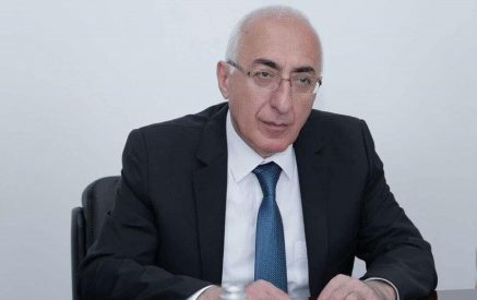 Իրավունք չունեմ ուրիշի ցավը սակարկության հանել: Այդ մարդու մեջ, որը փորձում է թուրքերի հետ լեզու գտնել ուրացման գնով, պակասում է մեկ ուրիշ հայի նկատմամբ խղճմտանքը. Արա Սահակյան. «Հրապարակ»