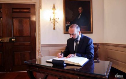 «Առավել խորը համագործակցությունը նախանշող հանգրվան». Արարատ Միրզոյանը գրառում է կատարել ԱՄՆ պետքարտուղարության հյուրերի մատյանում