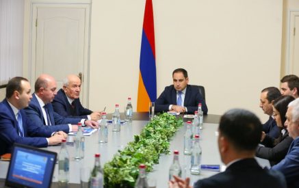 Դավիթ Խուդաթյանն աշխատանքային խորհրդակցություն է անցկացրել Քաղաքացիական ավիացիայի կոմիտեի ղեկավար անձնակազմի մասնակցությամբ