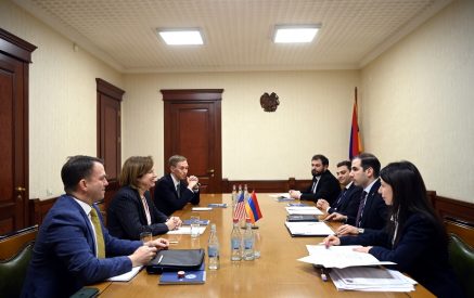 Մաքսային ոլորտում երկկողմ հարաբերությունները զարգացման նոր փուլում են. Էդուարդ Հակոբյանը հյուրընկալել է դեսպան Քվինին