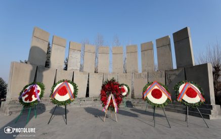 Արցախի քաղաքական իշխանության ներկայացուցիչները «Եռաբլուր» են այցելել