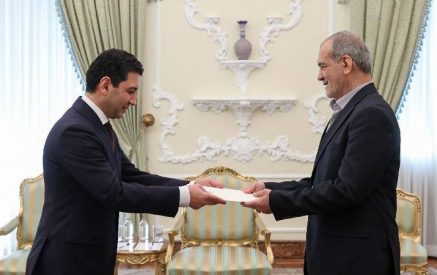 Դեսպան Հակոբյանը և Իրանի նախագահը անդրադարձել են ՀՀ-ԻԻՀ հարաբերությունների ներկա օրակարգին