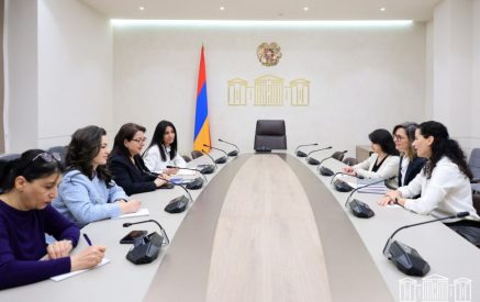 Քննարկվել են «Բռնության եւ ոտնձգության մասին» թիվ 190 կոնվենցիայի վավերացման գործընթացին, «Հակախտրականության մասին» ՀՀ օրենքի նախագծի դրույթներին, դրանց հետ կապված օրենսդրական փոփոխություններին վերաբերող հարցեր