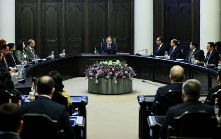 Համատարած թանկացումներին զուգահեռ իշխանություններն անցել են քաղաքացիների ու բիզնեսի «կաշին քերթելուն»․ «Փաստ»