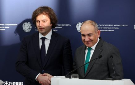 Անհրաժեշտ եմ համարում համատեղ քայլեր ձեռնարկել նաև մաքսային և սահմանահատման գործող կարգավորումներն ավելի դյուրացնելու ուղղությամբ. Փաշինյանը՝ Կոբախիձեին