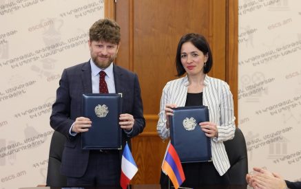 Ստորագրված փաստաթղթերը հնարավորություն են ընձեռելու ՀՀ երկու բուհերին՝ խորացնելու համագործակցությունը Հայաստանում ֆրանսիական համալսարանի և Ֆրանսիական ինստիտուտի միջև. Ժաննա Անդրեասյան