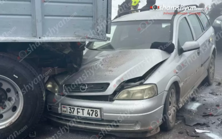 Երևան-Գյումրի ճանապարհին օրվա ընթացքում շղթայական ավտովթարներ են տեղի ունեցել. ընդհանուր առմամբ, բախվել է մոտ 27 ավտոմեքենա. Shamshyan.com