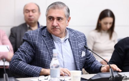 ՀՀ-ն պետք է ունենա 3 տանկ, 10 БМП, մի 100 զինվոր, որ Փաշինյանի համար պատվո պահակախումբ կանգնեն․ Արթուր Խաչատրյան