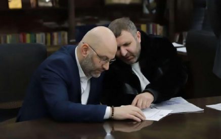 Շիրակի ՔՊ-ական մարզպետը քրեական հեղինակության որդուն մարզպետարան էր տարել, հարց էր քննարկում. «Ժողովուրդ»